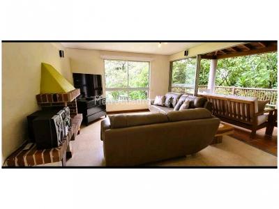 Casa de 5 alcobas en venta en Loma Del Escobero, Envigado, 330 m² · foto 4 de 19