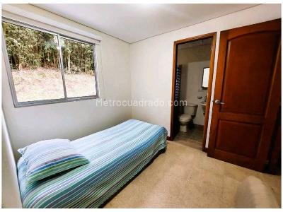Casa de 5 alcobas en venta en Loma Del Escobero, Envigado, 330 m² · foto 9 de 19