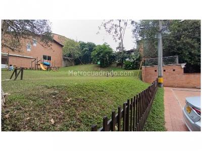 Casa de 3 alcobas en venta en San Lucas, Medellín, 274 m² · foto 18 de 19