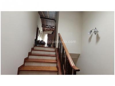 Casa de 3 alcobas en venta en San Lucas, Medellín, 274 m² · foto 7 de 19