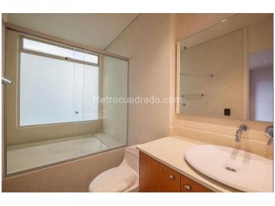 Apartamento de 1 alcoba en venta en El Tesoro, Medellín, 66 m² · foto 7 de 8