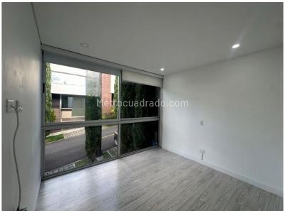 Casa de 3 alcobas en venta en Loma El Atravesado, Envigado, 290 m² · foto 5 de 20