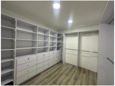 Casa de 3 alcobas en venta en Loma El Atravesado, Envigado, 290 m² · foto 6 de 20
