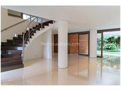 Casa de 3 alcobas en venta en Cola Del Zorro, Medellín, 323 m² · foto 3 de 18