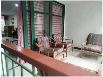 Casa de 5 alcobas en venta en La Castellana, Medellín, 230 m² · foto 2 de 19