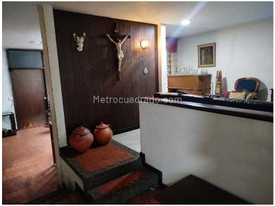 Casa de 5 alcobas en venta en La Castellana, Medellín, 230 m² · foto 3 de 19