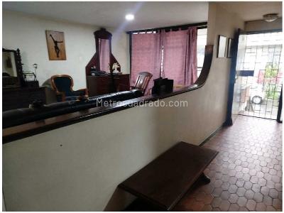 Casa de 5 alcobas en venta en La Castellana, Medellín, 230 m² · foto 5 de 19