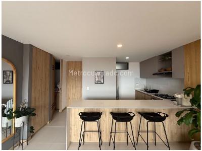 Apartamento de 3 alcobas en venta en Loma Del Escobero, Envigado, 90 m² · foto 2 de 12