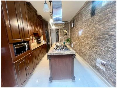 Casa de 5 alcobas en venta en La Concha, Medellín, 350 m² · foto 12 de 20