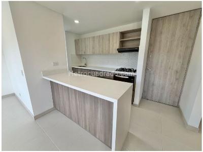 Apartamento en venta en El Poblado, Medellín · foto 2 de 14