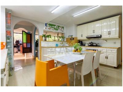 Apartamento de 5 alcobas en venta en Altos Del Poblado, Medellín, 450 m² · foto 8 de 20