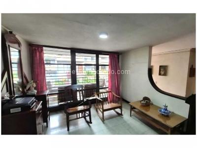 Casa de 5 alcobas en venta en La Castellana, Medellín, 230 m² · foto 12 de 13