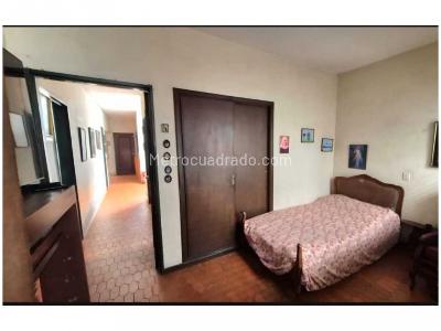 Casa de 5 alcobas en venta en La Castellana, Medellín, 230 m² · foto 2 de 13