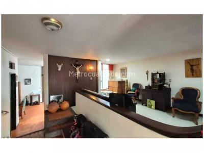 Casa de 5 alcobas en venta en La Castellana, Medellín, 230 m² · foto 3 de 13
