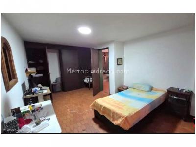 Casa de 5 alcobas en venta en La Castellana, Medellín, 230 m² · foto 4 de 13