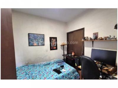 Casa de 5 alcobas en venta en La Castellana, Medellín, 230 m² · foto 6 de 13