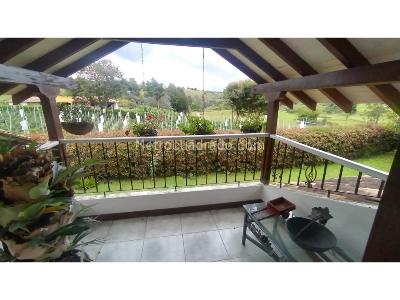 Casa de 3 alcobas en venta en Vereda Los Pinos, Rionegro, 200 m² · foto 2 de 15