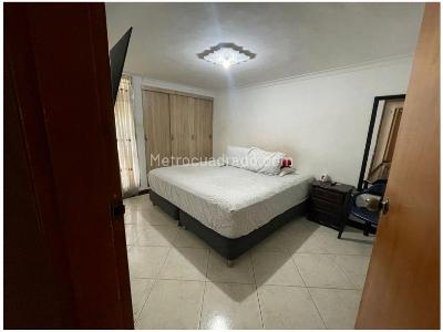 Apartamento de 3 alcobas en venta en Los Colores, Medellín, 107 m² · foto 9 de 9