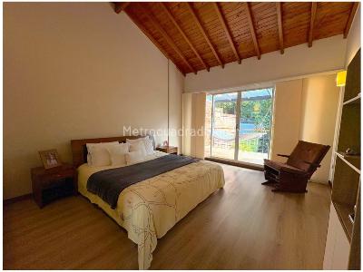 Casa de 3 alcobas en venta en El Poblado, Medellín, 227 m² · foto 10 de 14