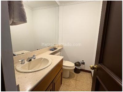 Casa de 3 alcobas en venta en El Poblado, Medellín, 227 m² · foto 4 de 14