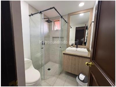 Casa de 3 alcobas en venta en El Poblado, Medellín, 227 m² · foto 9 de 14