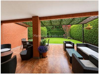 Casa de 3 alcobas en venta en Benedictinos, Envigado, 260 m² · foto 2 de 18