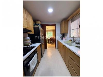 Casa de 3 alcobas en venta en Benedictinos, Envigado, 260 m² · foto 8 de 18