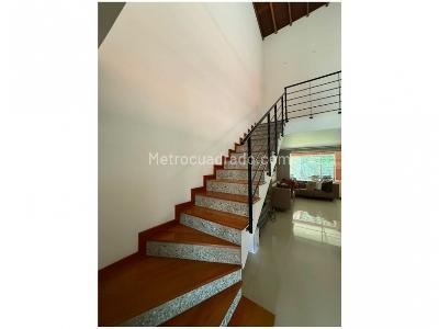 Casa de 3 alcobas en venta en Benedictinos, Envigado, 260 m² · foto 10 de 18