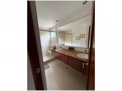 Casa de 3 alcobas en venta en Benedictinos, Envigado, 260 m² · foto 11 de 18