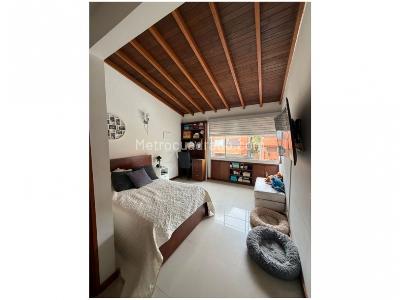 Casa de 3 alcobas en venta en Benedictinos, Envigado, 260 m² · foto 12 de 18