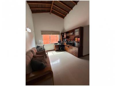 Casa de 3 alcobas en venta en Benedictinos, Envigado, 260 m² · foto 13 de 18