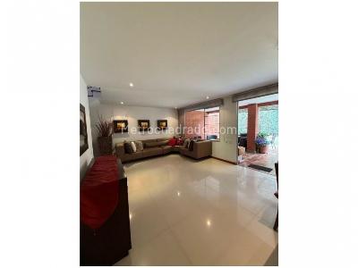 Casa de 3 alcobas en venta en Benedictinos, Envigado, 260 m² · foto 18 de 18