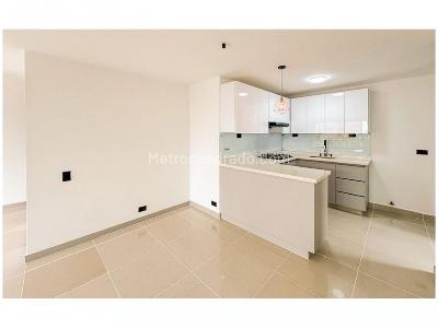 Apartamento de 3 alcobas en venta en Castropol, Medellín, 117 m² · foto 10 de 19