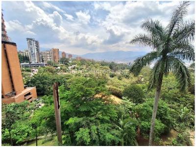 Apartamento de 3 alcobas en venta en Transversal Inferior, Medellín, 210 m² · foto 2 de 19