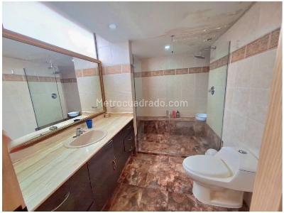 Apartamento de 3 alcobas en venta en Transversal Inferior, Medellín, 210 m² · foto 16 de 19