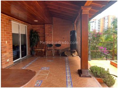 Casa de 5 alcobas en venta en Envigado, Envigado, 264 m² · foto 2 de 11