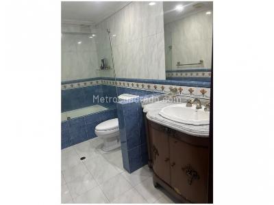 Casa de 5 alcobas en venta en Envigado, Envigado, 264 m² · foto 3 de 11