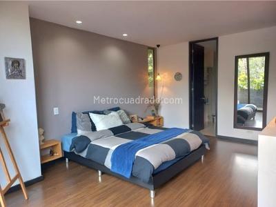 Apartamento de 2 alcobas en venta en El Poblado, Medellín, 150 m² · foto 3 de 17