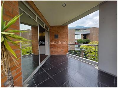 Apartaestudio en venta en El Tesoro, Medellín, 66 m² · foto 2 de 20
