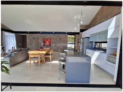 Casa de 3 alcobas en venta en Alto De Las Palmas, Envigado, 280 m² · foto 4 de 12