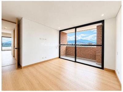 Apartamento de 2 alcobas en venta en Loma De Lalinde, Medellín, 110 m² · foto 14 de 20