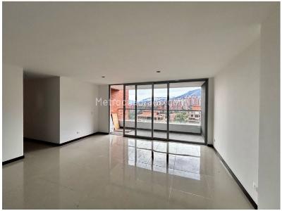 Apartamento en venta en Loma De Las Brujas, Envigado · foto 2 de 15