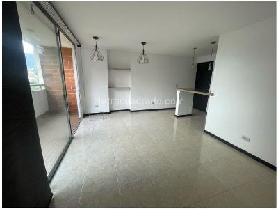 Apartamento de 3 alcobas en venta en Loma De Los Bernal / Parte Baja, Medellín, 84 m² · foto 2 de 20