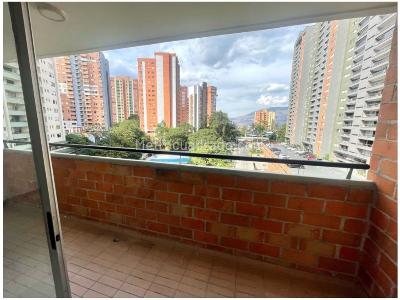 Apartamento de 3 alcobas en venta en Loma De Los Bernal / Parte Baja, Medellín, 84 m² · foto 4 de 20