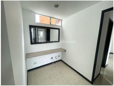 Apartamento de 3 alcobas en venta en Loma De Los Bernal / Parte Baja, Medellín, 84 m² · foto 10 de 20