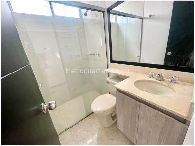 Apartamento de 3 alcobas en venta en Loma De Los Bernal / Parte Baja, Medellín, 84 m² · foto 11 de 20