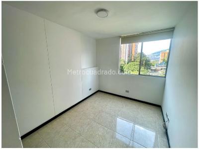 Apartamento de 3 alcobas en venta en Loma De Los Bernal / Parte Baja, Medellín, 84 m² · foto 12 de 20