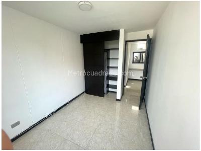 Apartamento de 3 alcobas en venta en Loma De Los Bernal / Parte Baja, Medellín, 84 m² · foto 13 de 20