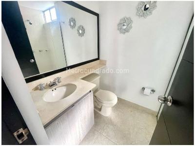 Apartamento de 3 alcobas en venta en Loma De Los Bernal / Parte Baja, Medellín, 84 m² · foto 15 de 20
