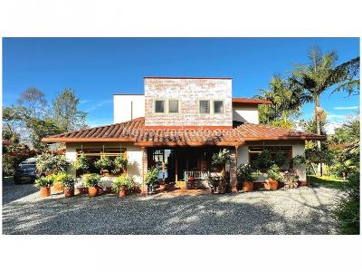 Casa de 4 alcobas en venta en La Catedral, Envigado, 369 m² · foto 2 de 20